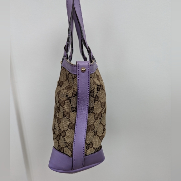 Gucci monogram hand bag with purple trim and pouch - Picture 14 of 17